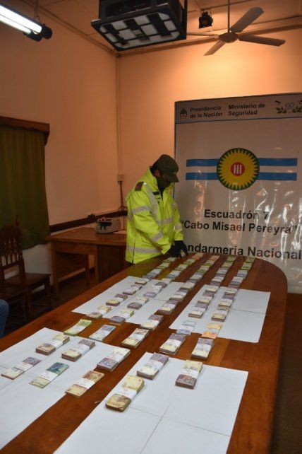 Decomiso: viajaban de Misiones a Entre Ríos con una fortuna en su vehículo | Actualidad