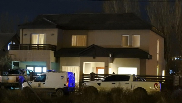 Encontraron manchas de sangre en la casa del exsecretario de Cristina Kirchner y hay tres demorados | Actualidad