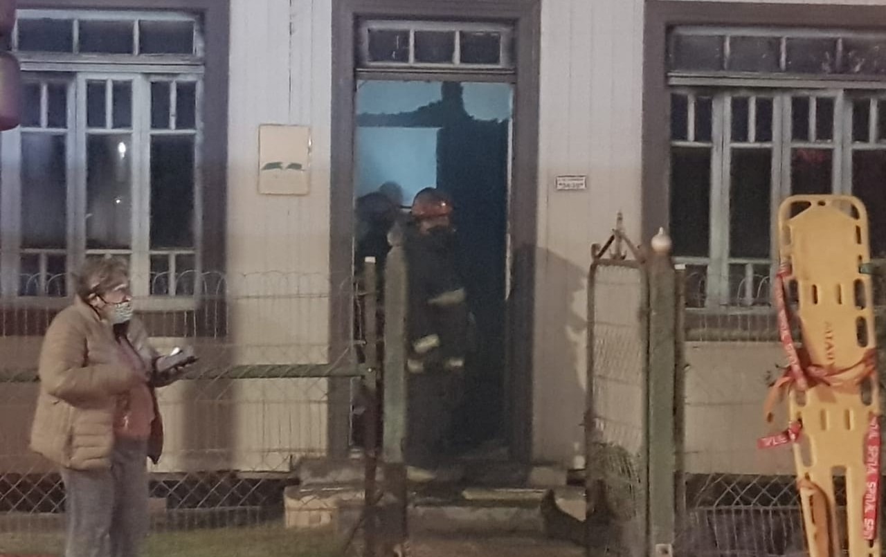 Ingeniero White: murió mientras robaba en una iglesia que se incendió | Actualidad