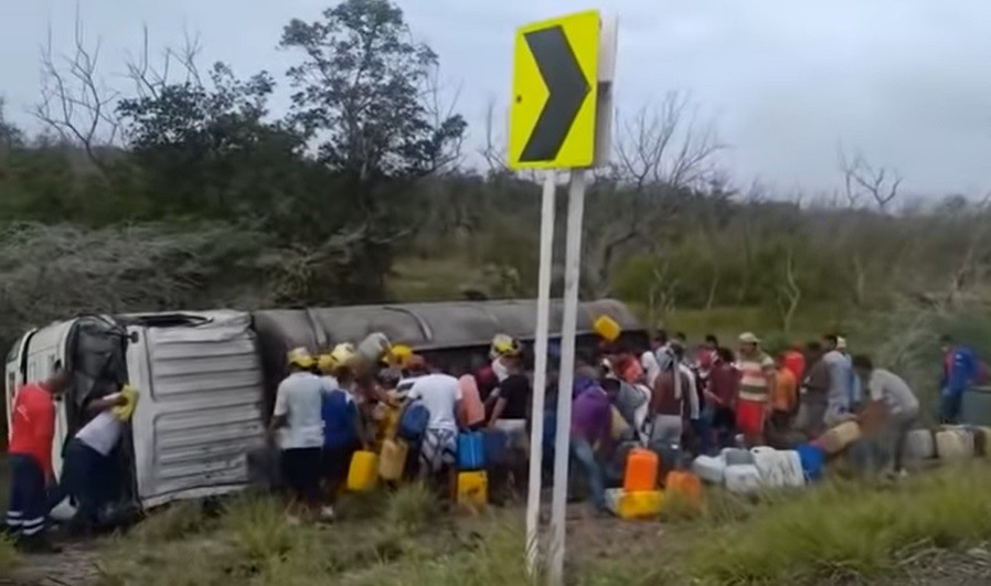 Colombia: volcó un camión con nafta, lo estaban saqueando, estalló y murieron 7 personas | Internacionales