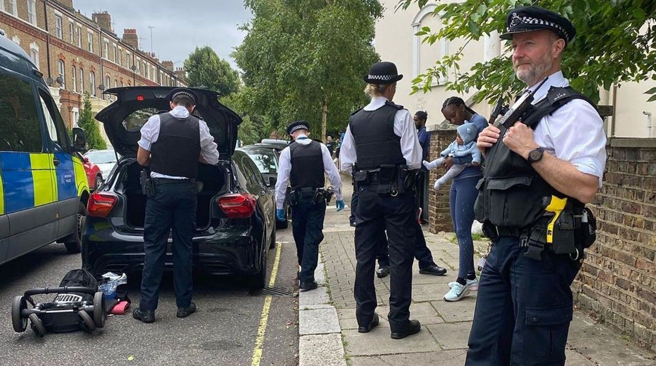 "Ven que circulamos en un auto lindo y piensan fue robado": Policía británica pidió disculpas a una atleta | Internacionales