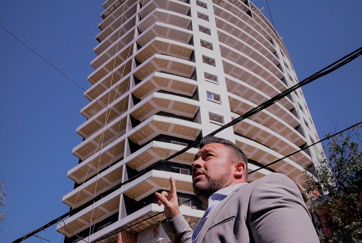 Hallan muerto a un empresario en el hueco de un ascensor e investigan las causas | Actualidad