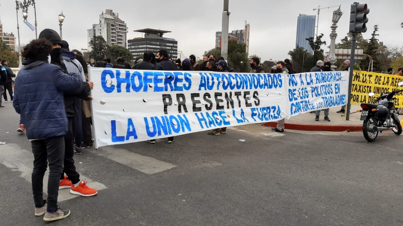 FOTOS Y VIDEO: la UTA cumple su palabra de sitiar la ciudad y ya comenzó con los cortes | Córdoba