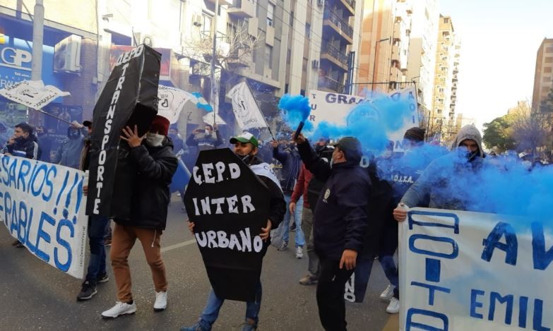 El Gobierno provincial admitió una “decisión sanitaria” en la paralización del transporte interurbano | Córdoba