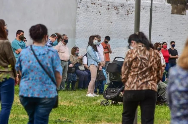 Paraná: un cura dio misa al aire libre sin contar con la autorización | Actualidad