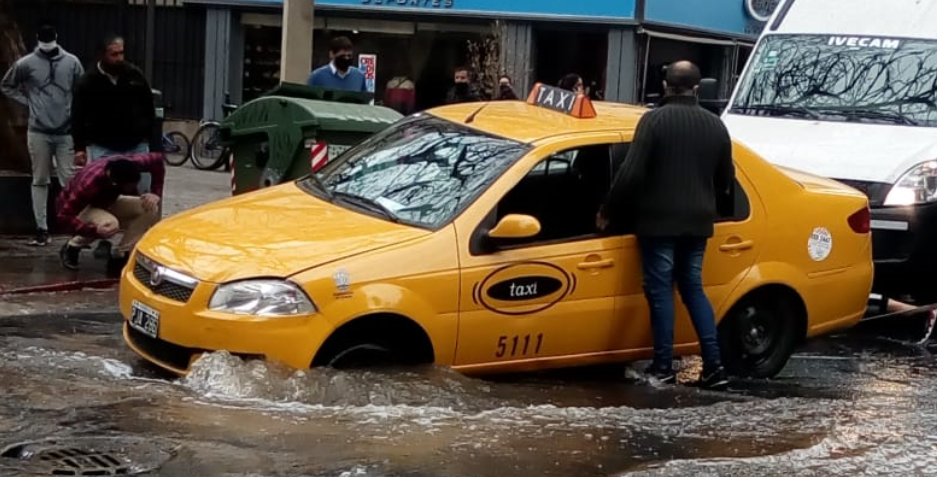Explotó un caño e inundó la zona de Buenos Aires y Corrientes | Córdoba