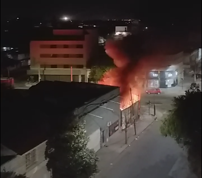 VIDEO Y FOTOS: Explosión e incendio en un baldío de barrio Cofico | Córdoba