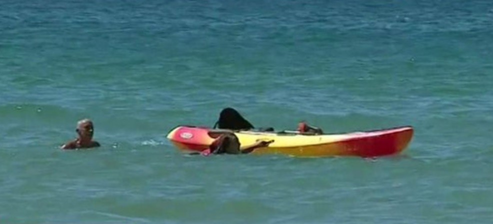 Video: de vacaciones en la playa, el presidente de Portugal se tiró al mar y salvó a dos turistas | Internacionales