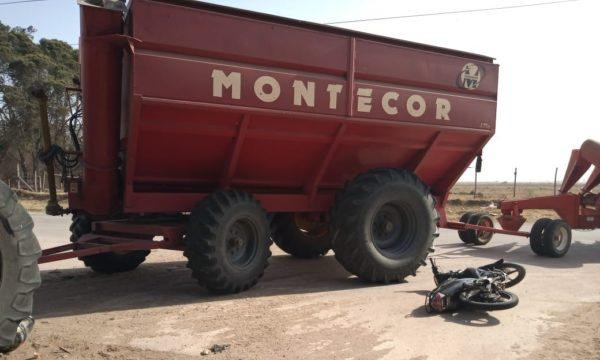 Viajaba en moto y murió tras chocar contra un tractor | Córdoba