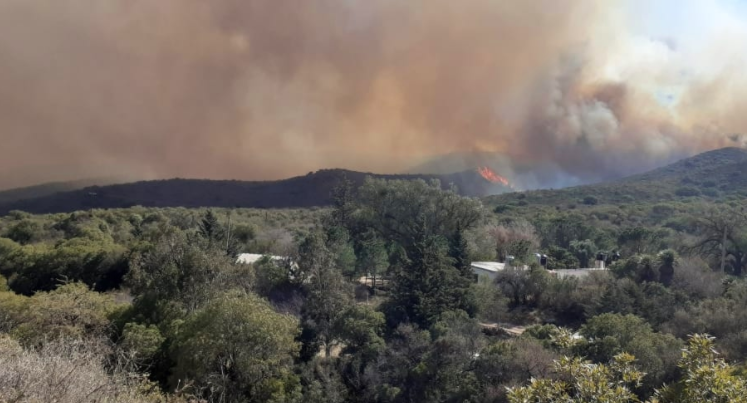 El fuego sigue activo en las zonas de Capilla del Monte y Cosquín | Córdoba