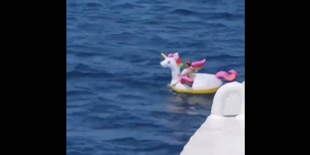 Video: la nena que fue rescatada del mar luego de estar a la deriva sobre su salvavidas inflable | Internacionales