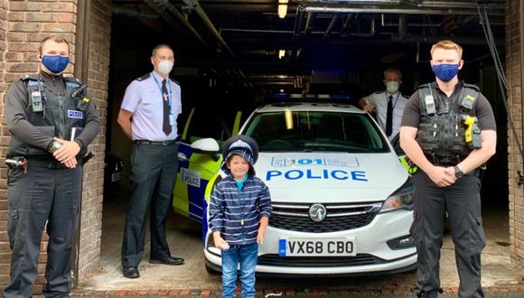 El nene que salvó la vida de su madre gracias a uno de sus juguetes | Internacionales