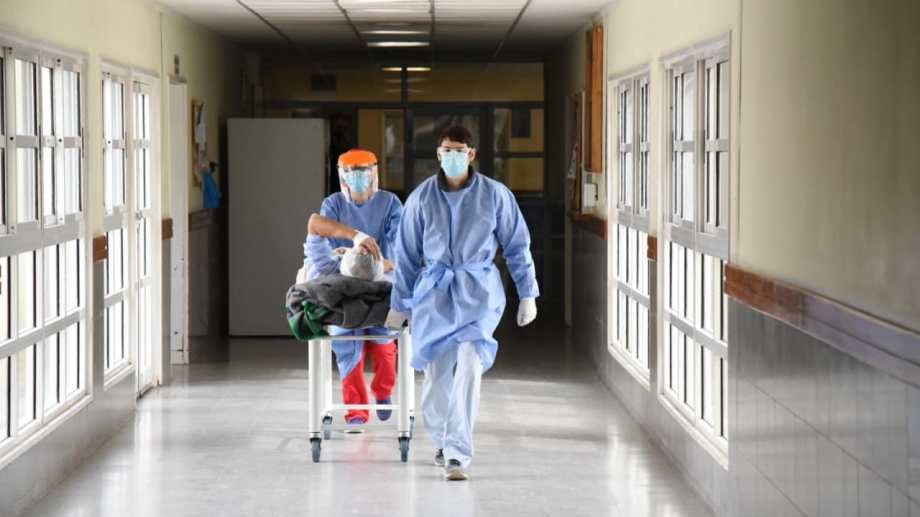 Colapso en el sistema de salud de Río Negro: un paciente grave con coronavirus se quedó sin respirador | Actualidad