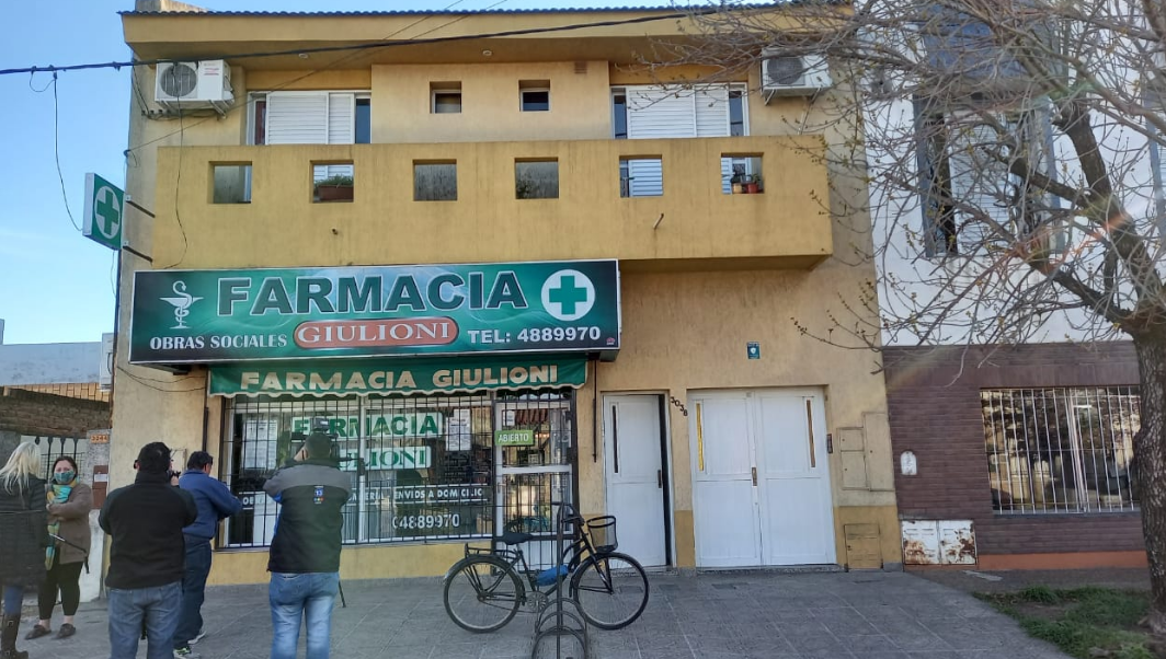 Encontró a un ladrón en su casa con su mujer y sus hijas que al verlo se tiró por el balcón | Actualidad