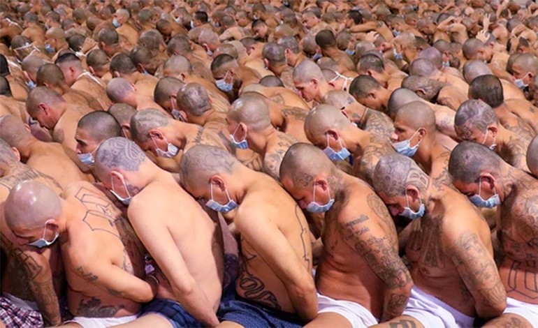 El Salvador muestra condiciones de pandilleros presos ante polémica por beneficios | Internacionales