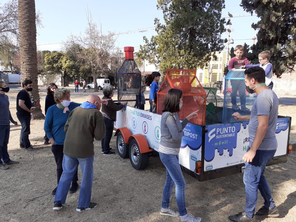 Robaron un acoplado para reciclado de envases en la plaza de barrio San Fernando | Córdoba