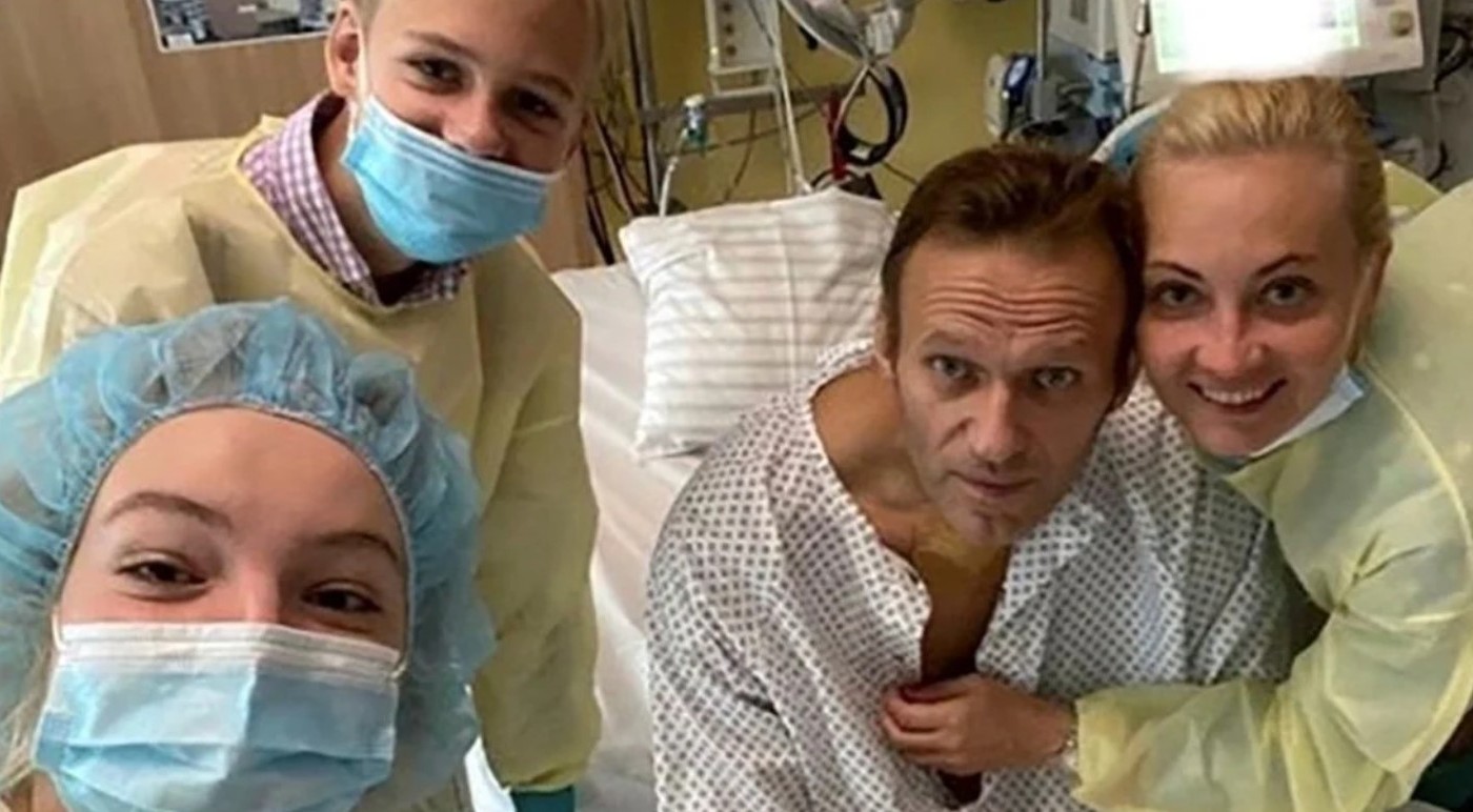 Le sacaron el respirador al opositor ruso que había sido envenado y planea su regreso | Internacionales