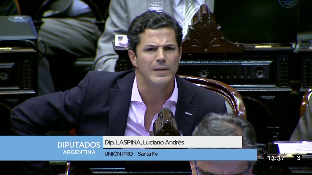 Un diputado se olvidó la cámara prendida y se cambió en plena sesión | Actualidad