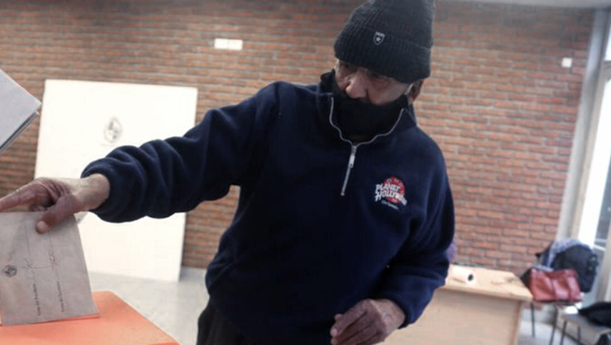 Con tapabocas y distanciamiento se realizaron las elecciones regionales en Uruguay | Internacionales