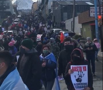 En Ushuaia se movilizaron contra la vuelta a la Fase 1 | Actualidad
