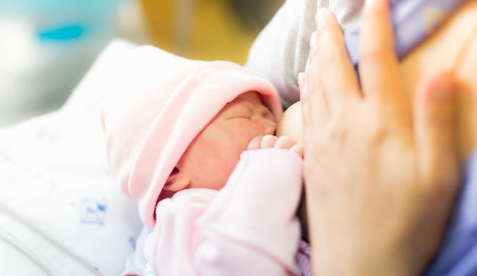 Un estudio chino indica que la leche materna mata a todas las cepas del coronavirus | Internacionales