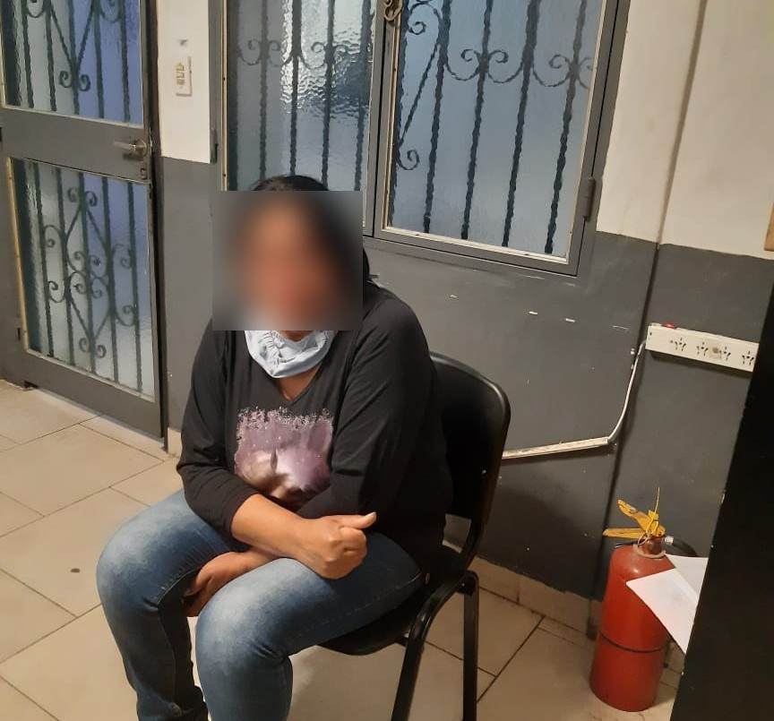 Fue a llevarle comida a su hijo a una comisaría y terminó detenida porque la buscaban por un crimen | Actualidad