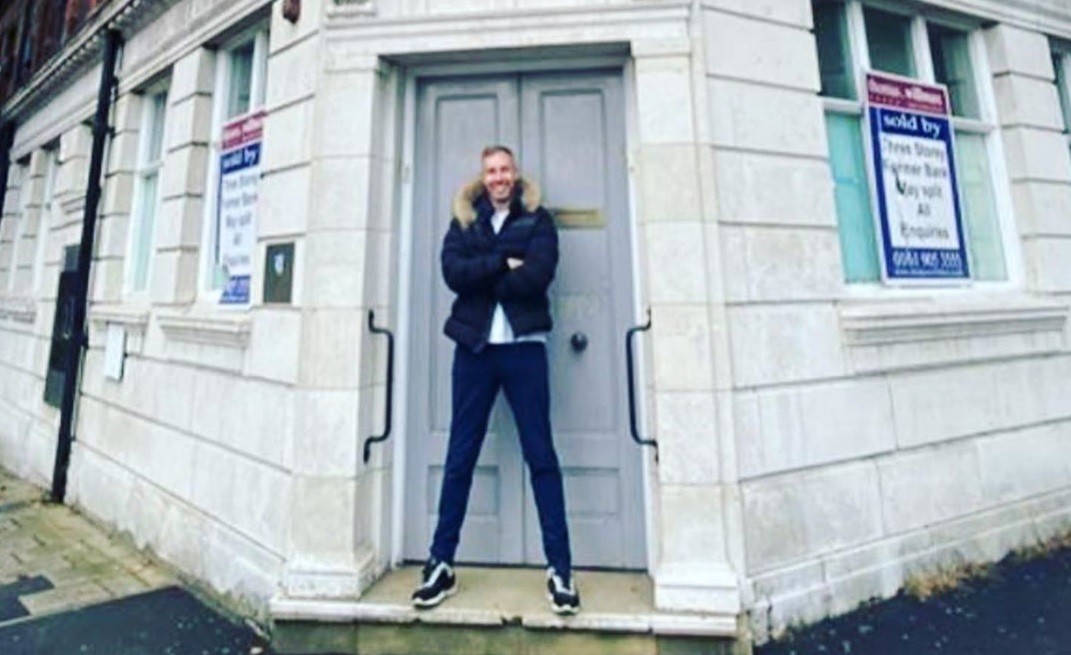 Se sintió humillado y compró el edificio del banco que le negó un préstamo | Internacionales