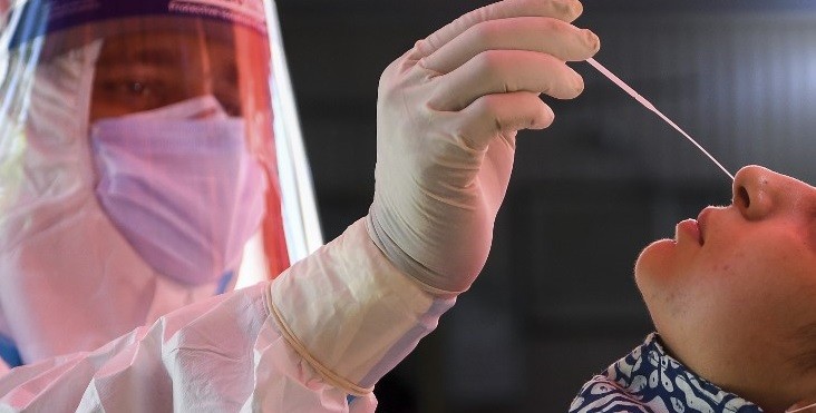 Le hicieron el hisopado y sufrió una "perforación" en el cerebro | Internacionales