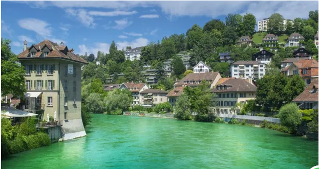 Qué requisitos hay que reunir para vivir en el pueblo de Suiza que ofrece 70 mil euros a las familias | Internacionales