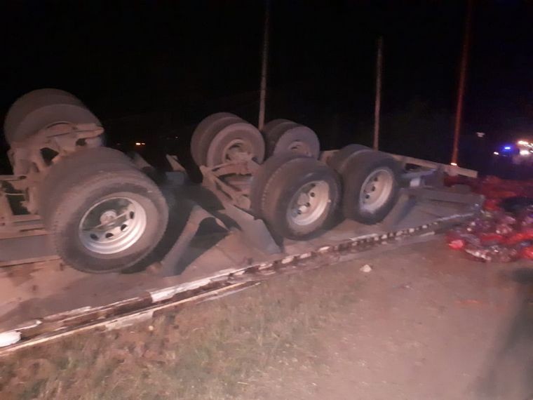 Caminaba junto a su novia y murió aplastado por un camión | Actualidad