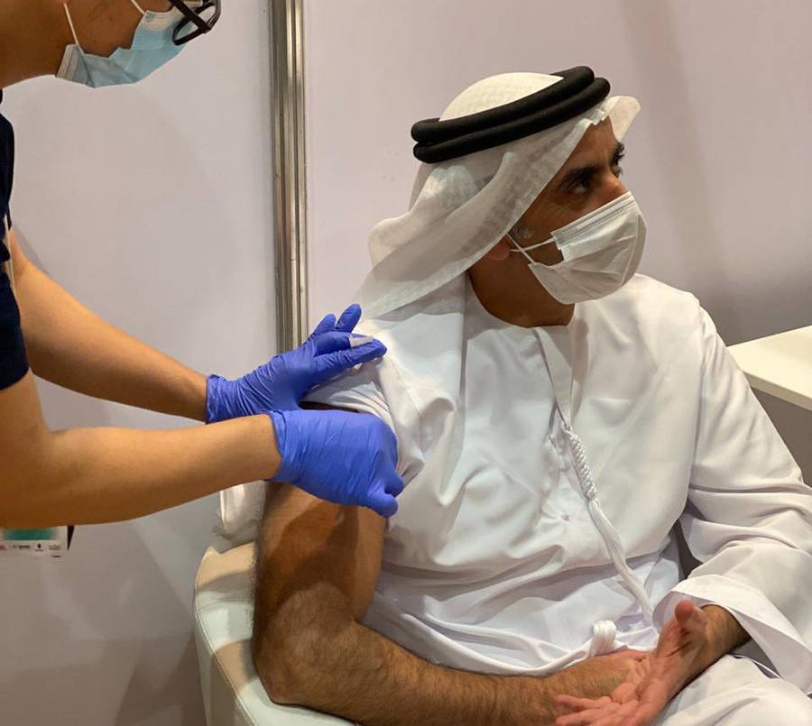 El viceprimer ministro de Emiratos Árabes Unidos recibió la vacuna contra el Covid-19 | Internacionales
