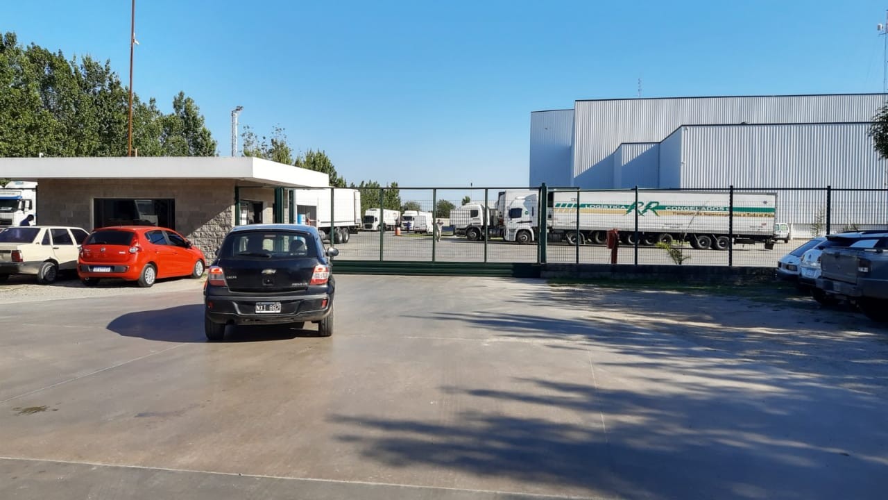 La banda de los chalecos policiales volvió a asaltar: robaron más de $20 millones en un frigorífico | Córdoba