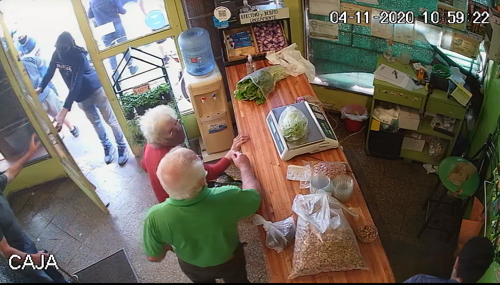 VIDEO: Así quedó registrado el ataque de manifestantes del SUOEM a un comerciante | Córdoba