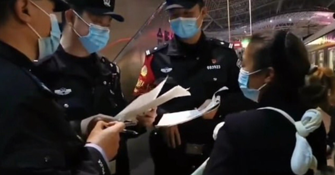 Perdió su trabajo en pandemia y vendió a su bebé recién nacido a través de Internet | Internacionales