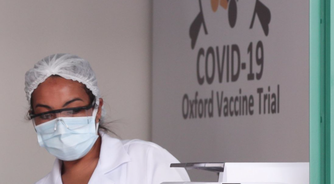 La vacuna de Oxford alcanzó una tasa de éxito del 90% gracias a un error de dosificación | Internacionales