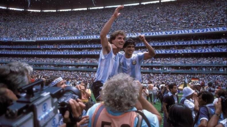 Ruggeri y otros campeones del mundo en México '86 se acercaron a despedir a Maradona | Actualidad