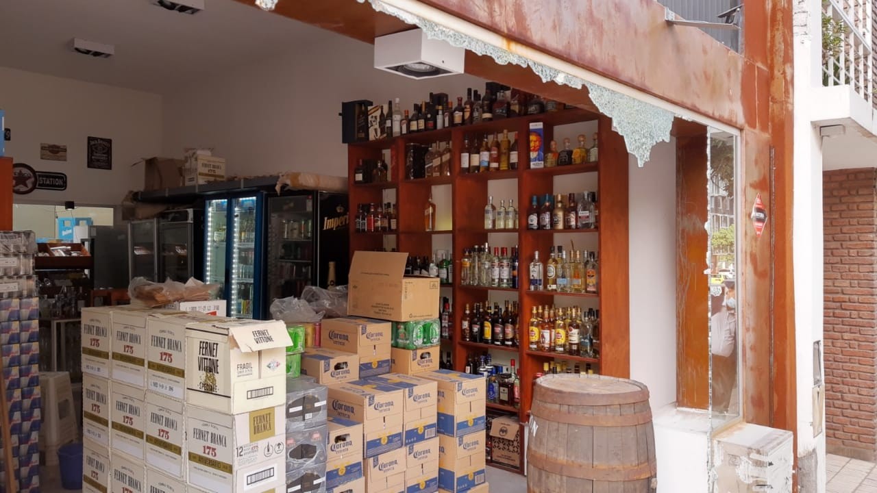 FOTOS: Destrozos en una vinería donde robaron más de 200 mil pesos en mercadería | Córdoba