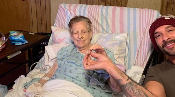 La abuela que pasó las últimas horas de su vida fumando marihuana junto a su nieto | Internacionales