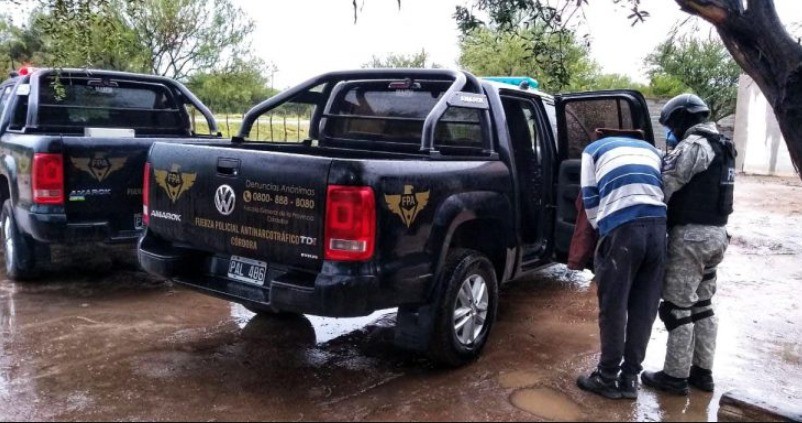 Detienen a tres policías acusados de liderar una red de narcotráfico en Cruz del Eje | Córdoba