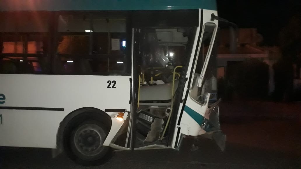De no creer: se robó un colectivo, lo chocó a las pocas cuadras y se fue a pie | Actualidad