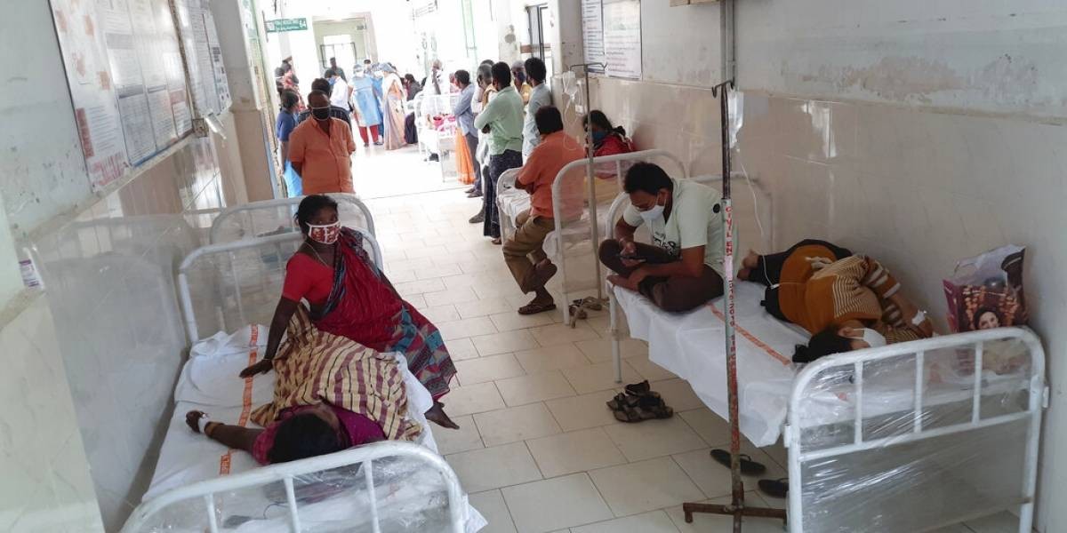Alarma en India por una enfermedad desconocida: un muerto y 200 internados | Internacionales