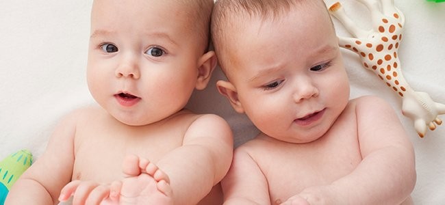 Le hizo un tatuaje a su hijo gemelo y desató una guerra familiar: "Mi suegra no quiso cuidarlos más" | Internacionales