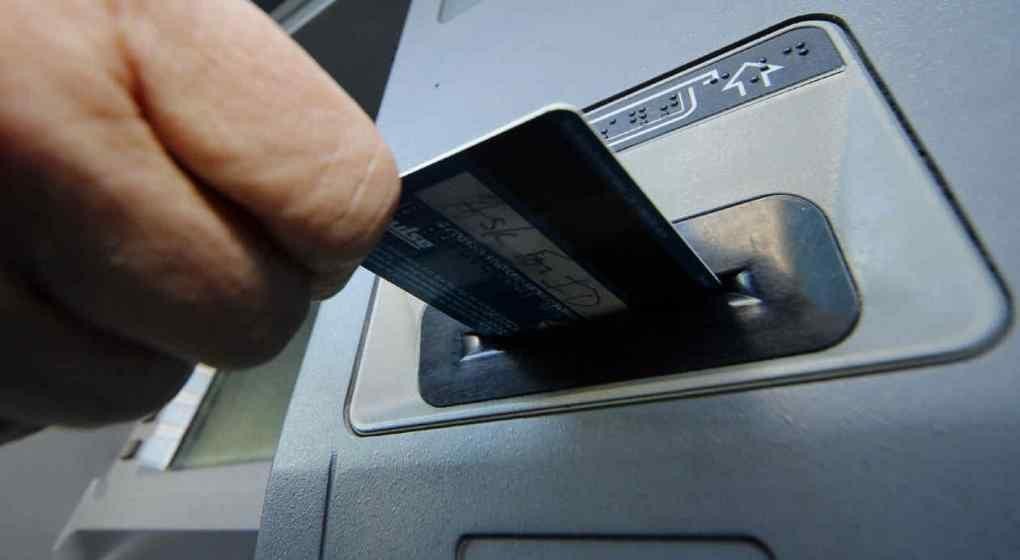 Detenido: clonaba tarjetas con una notebook escolar del Plan Sarmiento | Actualidad