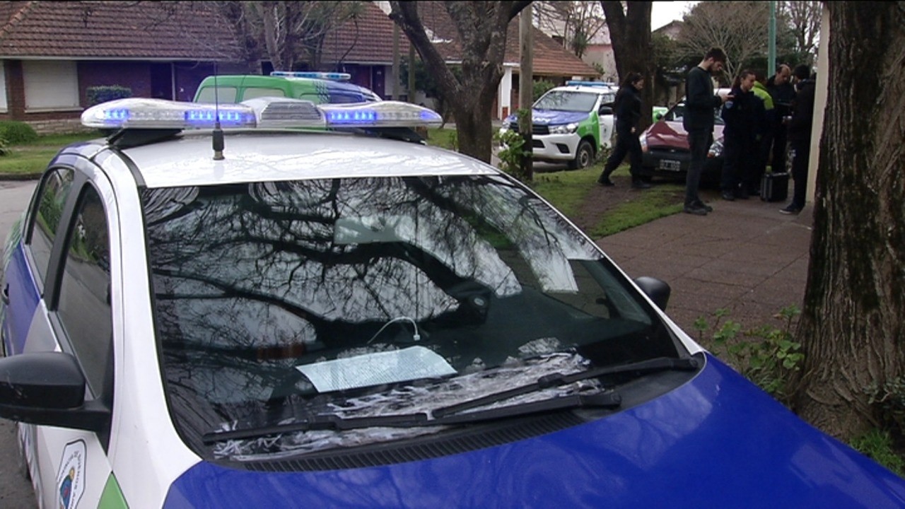 Asaltaron a una pareja de ancianos y le robaron 200 mil dólares de su departamento | Actualidad