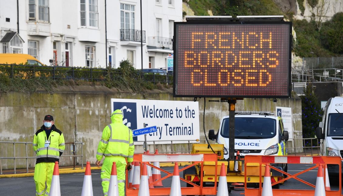 La Unión Europea recomienda reanudar el tráfico con el Reino Unido pese a la nueva cepa del virus | Internacionales