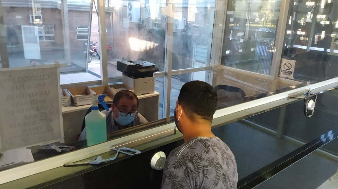 Por un paro, el director de un hospital santafesino tuvo que atender la admisión de la guardia | Actualidad