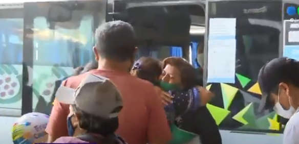 La Navidad de los Reencuentros: emoción en la Terminal de Ómnibus | Córdoba