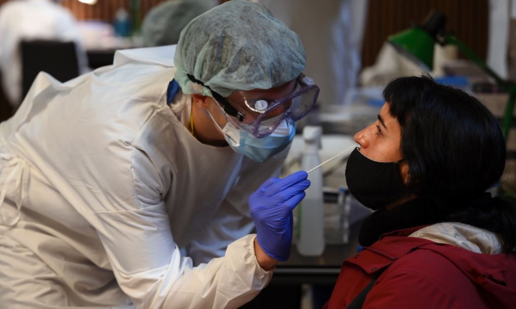 España preocupada por un nuevo repunte del coronavirus a las puertas de Navidad | Internacionales