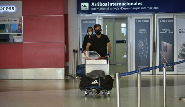 PCR obligatorio y 7 días de aislamiento para quienes lleguen del exterior | Actualidad