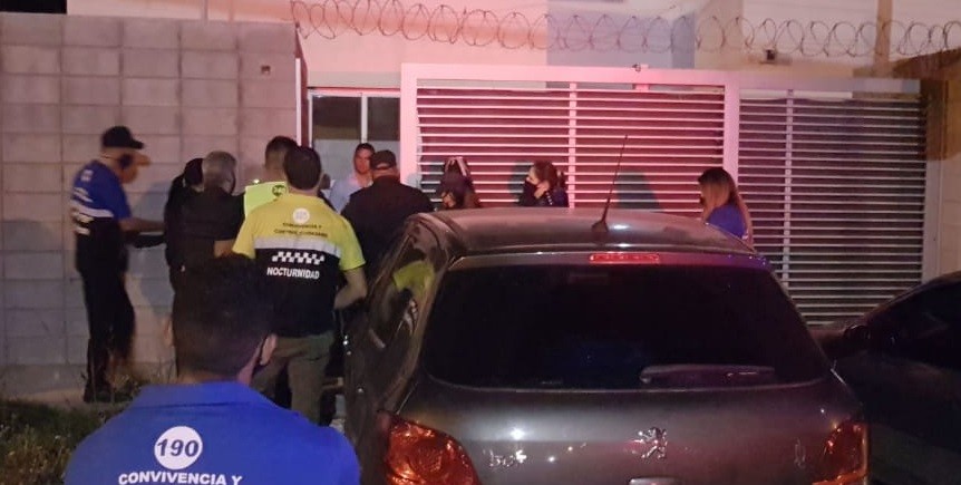 Descubrieron 28 fiestas clandestinas: en 13 se resistieron al desalojo | Actualidad